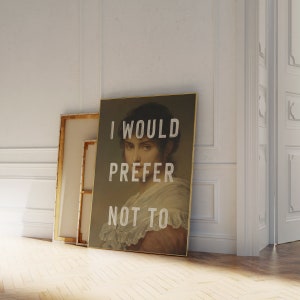 Pu&ograve; includere: Una stampa incorniciata di un ritratto vintage di una donna con il testo "I would prefer not to" sovrapposto all'immagine.