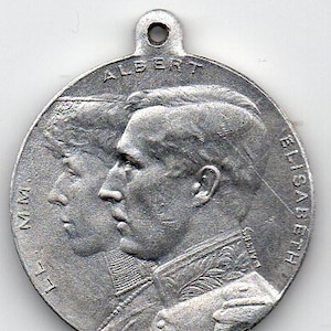 KING ALBERT I/ELIZABETH 1914 Belgium Red Cross Medal - World War I