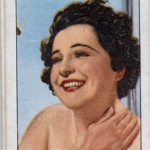 YVONNE ARNAUD 1935 Gallaher Portretten van Beroemde Sterren #26 Sigarettenkaart