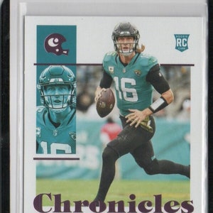 Tarjeta de fútbol rosa paralela Panini Chronicles #47 de TREVOR LAWRENCE RC 2021 - Jacksonville Jaguars