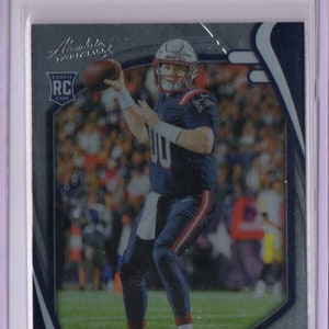 Tarjeta de fútbol MAC JONES RC 2021 Panini Absolute n.° 109 - New England Patriots