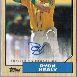 Tarjeta de béisbol autógrafa del 87.º aniversario de Topps 2017 de Ryon Healy - Oakland Athletics