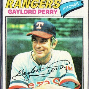 GAYLORD PERRY 1977 Topps #152 Baseball Card - Texas Rangers