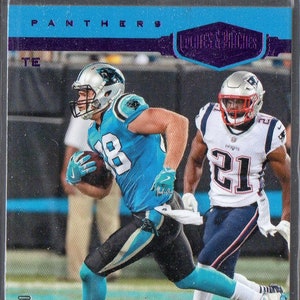 GREG OLSEN 2018 Panini Borden & Patches #26 Paarse Parallelle Voetbalkaart #/30 - Carolina Panthers
