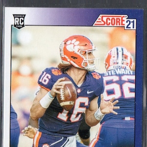 Tarjeta de fútbol retro con el puntaje n.° 1 de TREVOR LAWRENCE 2021 - Jacksonville Jaguars