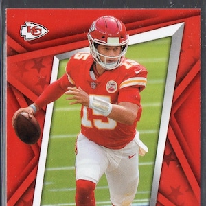 Tarjeta de fútbol roja paralela Panini Rookies & Stars n.° 68 de PATRICK MAHOMES 2021 - Kansas City Chiefs