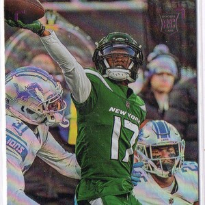 Tarjeta de fútbol holográfica rosa paralela Panini Chronicles Photogenic #38 de GARRETT WILSON 2022 - New York Jets