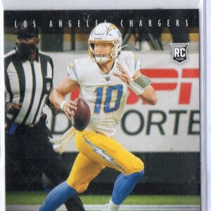 Tarjeta de fútbol rosa paralela Panini Chronicles n.° 3 de JUSTIN HERBERT RC 2020 - Los Angeles Chargers