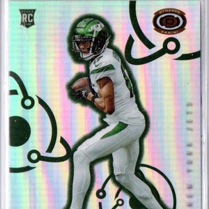 Tarjeta de fútbol GARRETT WILSON 2022 Panini Chronicles Dynagon #8 Silver Prizm Parallel - New York Jets