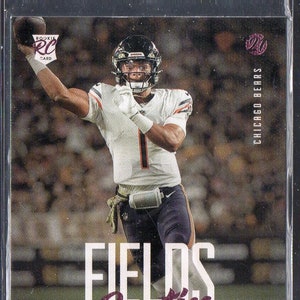 Tarjeta de fútbol americano paralela rosa Panini Chronicles Luminance n.° 203 de Justin Fields 2021 - Chicago Bears