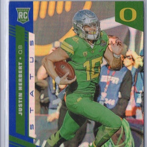 Tarjeta de fútbol americano JUSTIN HERBERT RC 2020 Panini Chronicles Elite #5 Blue Status Parallel - Los Angeles Chargers