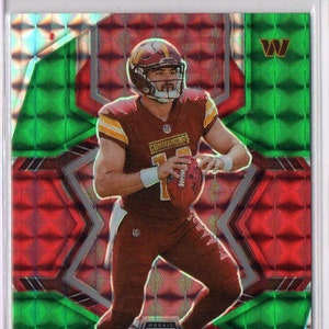 Tarjeta de fútbol SAM HOWELL RC 2022 Panini Mosaic n.° 305 Prizm Parallel roja y verde - Washington Commanders