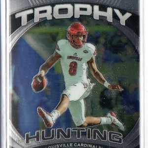 Tarjeta de fútbol Panini Prizm Trophy Hunting de LAMAR JACKSON 2024 - Baltimore Ravens