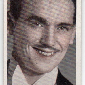 DOUGLAS FAIRBANKS JR 1934 Ardath Famous Film Stars #48 Cigarette Card