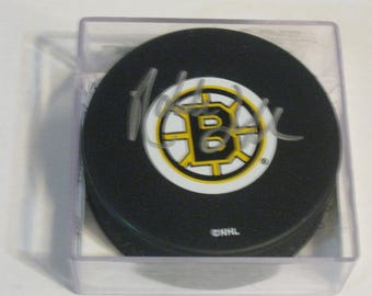 Disco de hockey con autógrafo de los Boston Bruins de ROBBIE FTOREK con certificado de autenticidad