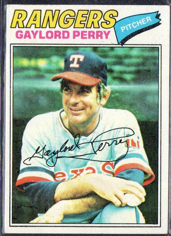 GAYLORD PERRY 1977 Topps 152 Baseball Card Texas Rangers 