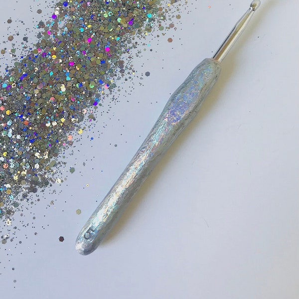 Holographic crochet hook, handmade crochet hooks, crochet accessories uk, hooks, crochet hooks uk, ergonomic crochet hooks