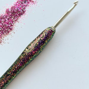 crochet hook, glitter crochet hook, 5mm hook, handmade crochet, crochet gift idea, crochet gifts uk, 4mm hook, colour changing crochet hook