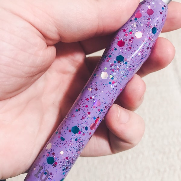 Purple glitter chunky crochet hook, handmade crochet hooks, crochet hooks uk, ergonomic crochet hook, crochet hook all sizes