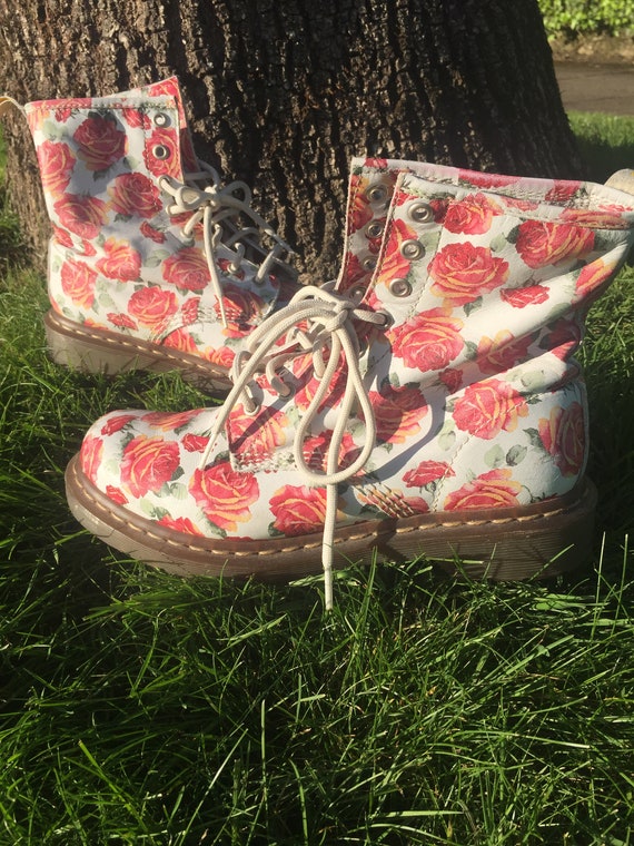 Doc Marten Rose Boots UK6 US8