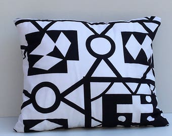 Cushion cover in ethnic print. Samakaka printed cushion cover. Black and white cushion cover