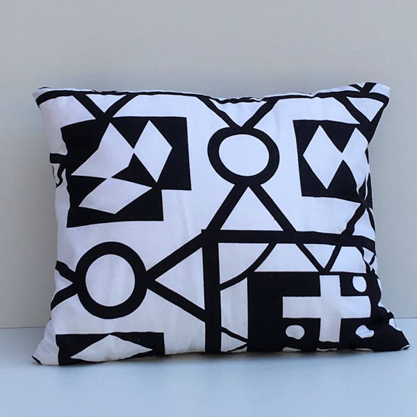 Cushion cover in ethnic print. Samakaka printed cushion cover. Black and white cushion cover