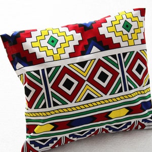 Cushion cover with Ndebele ethnic motifs. Cushion cover 40 cm x 40 cm, printed South Africa