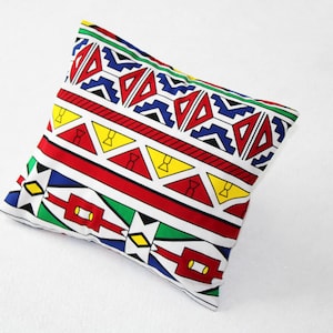 Ethnic printed cushion cover 40 cm X 40 cm. Cushion cover with Ndebele ethnic motifs.