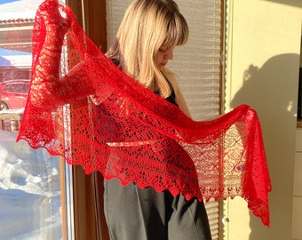 Handknitted lace shawl - red.