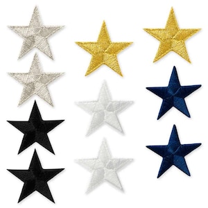 Könnte beinhalten: Ein Set mit zehn gestickten Bügelbildern in Form von Sternen. Die Sterne sind in vier Farben: Gold, Weiß, Schwarz und Marineblau.
