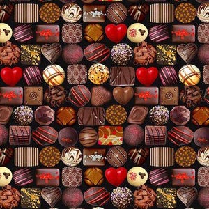 Op de afbeelding: Een close-up afbeelding van een verscheidenheid aan chocolade snoepjes. De snoepjes zijn gerangschikt in rijen en kolommen, en ze zijn allemaal van verschillende vormen en maten. Sommige snoepjes zijn hartvormig, terwijl andere rond of vierkant zijn. De snoepjes zijn allemaal een rijke bruine kleur, en ze zijn bedekt met een verscheidenheid aan toppings, zoals sprinkels, noten en chocolade chips.