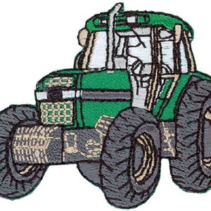 Op de afbeelding: Groen en grijs geborduurd tractor-patch. De tractor heeft een grote voorband, een kleinere achterband en een gedetailleerde cabine.