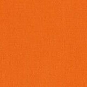 Könnte beinhalten: Ein einfarbiger orangefarbener Stoffmuster. Der Stoff hat eine glatte, gleichmäßige Textur.