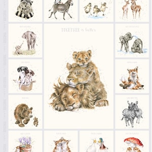 Può includere: Un pannello in tessuto con un'illustrazione centrale di una famiglia di leoni con il testo Together is better, circondato da quadrati più piccoli che raffigurano varie coppie di animali come procioni, elefanti, zebre e volpi ad acquerello.