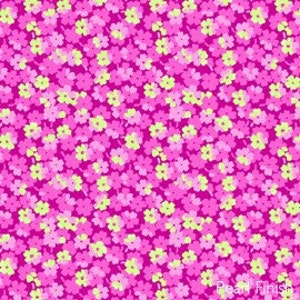Könnte beinhalten: Ein nahtloses Muster mit einem sich wiederholenden Design aus rosa und lindgrünen vierblättrigen Blüten auf magentafarbenem Hintergrund.