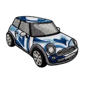 Könnte beinhalten: Ein gestickter Aufnäher mit einem Mini Cooper, der ein blaues und weißes Muster aufweist.