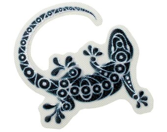 Stryklapp av en ödla, salamander, gekko, svart och vitt.