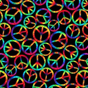 Könnte beinhalten: Ein schwarzer Hintergrund mit einem sich wiederholenden Muster aus Regenbogen-Peace-Zeichen im Tie-Dye-Stil.