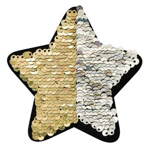 Może przedstawiać: Naszywka w kształcie gwiazdy z cekinami w kolorze złotym i srebrnym na czarnym filcu.