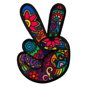 Könnte beinhalten: Ein farbenfroher Peace-Zeichen-Patch mit einem psychedelischen Design mit Blumen, Wirbeln und Herzen. Der Patch hat das Wort "love" in Lila, Blau und Grün darauf geschrieben.