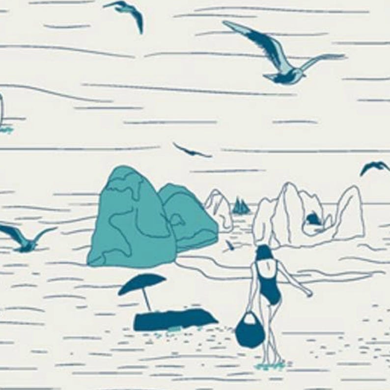 Ausschnitt des Designerstoffs Algarve Shores mit Schwimmerin am Strand, Felsen und Möwen in maritimer Illustration.