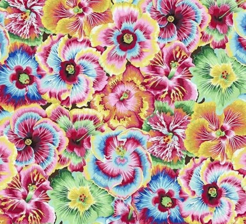 Baumwollstoff mit Hibiskus- und Eibisch-Blumen in leuchtenden Farben – tropisches Free-Spirit-Design für kreative Näh-, Deko- und Patchworkprojekte.