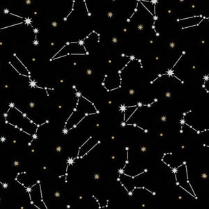 Puede incluir: Patrón sin costuras con constelaciones y estrellas sobre fondo negro. Líneas blancas conectan las estrellas, formando formas celestiales. Pequeñas estrellas doradas están dispersas en el diseño, creando un efecto de cielo nocturno. Ideal para tela o papel pintado.