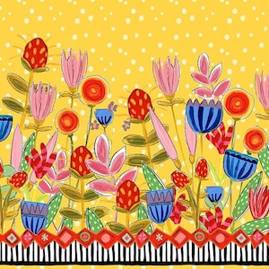 Könnte beinhalten: Ein farbenfrohes Blumenmuster auf gelbem Hintergrund mit weißen Tupfen. Das Design zeigt stilisierte Blumen in Rosa, Rot, Blau und Grün, mit einem schwarz-weißen Streifenmuster am unteren Rand. Die Blumen haben einen skurrilen, handgemalten Stil.
