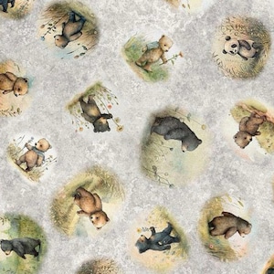 Tissu coton Bear Hugs Gray – petits oursons, scènes tendres, patchwork, quilt bébé, déco chambre enfant, sacs & couture DIY 0,50 m