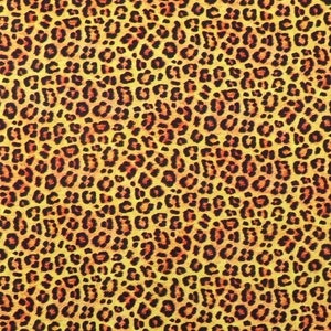Può includere: Un tessuto giallo con un motivo leopardato marrone e arancione.