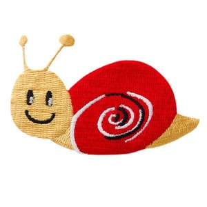 Peut inclure: Un escargot brodé rouge et jaune avec un visage souriant et une coquille en spirale blanche et noire.