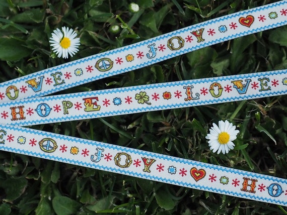Webband Love Peace Joy Hope Hippie Blumen 12 mm Dekoband Geschenkband Nähzubehör 1 m