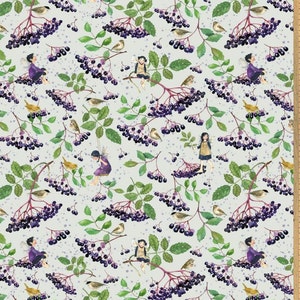 Könnte beinhalten: Ein weißer Stoff mit einem sich wiederholenden Muster aus violetten Beeren, grünen Blättern, kleinen gelben Vögeln und Feen. Die Feen tragen violette Kleider und haben Flügel.