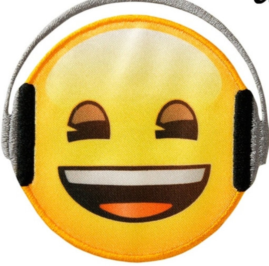 Эмодзи наушники. ЭМОДЖИ наушники. Смайлик с наушниками Emoji. ЭМОДЖИ железо. 2д смайлики фото